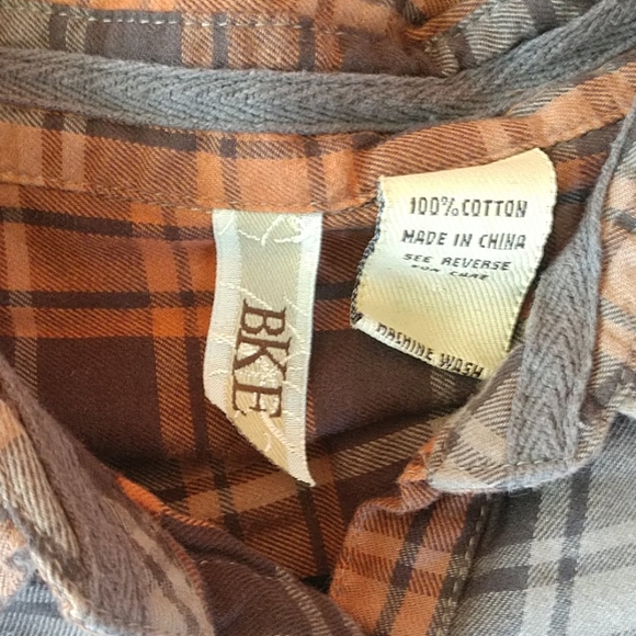 BKE flannel crop top - Picture 3 of 3